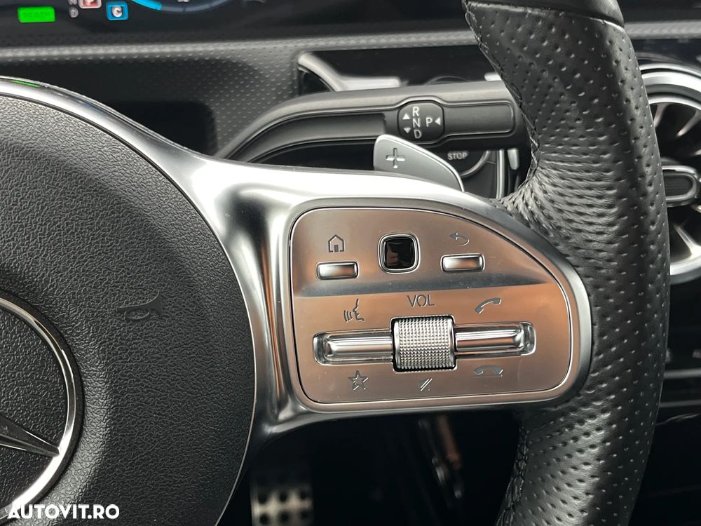 Mercedes-Benz A 250 e 8G-DCT AMG Line - 16