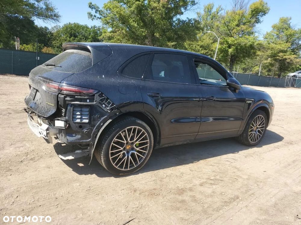 Porsche Cayenne - 4