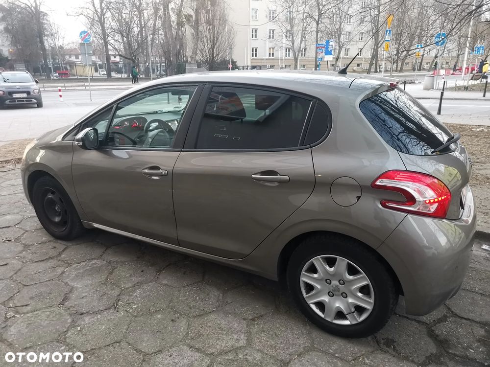 Peugeot 208 - 24