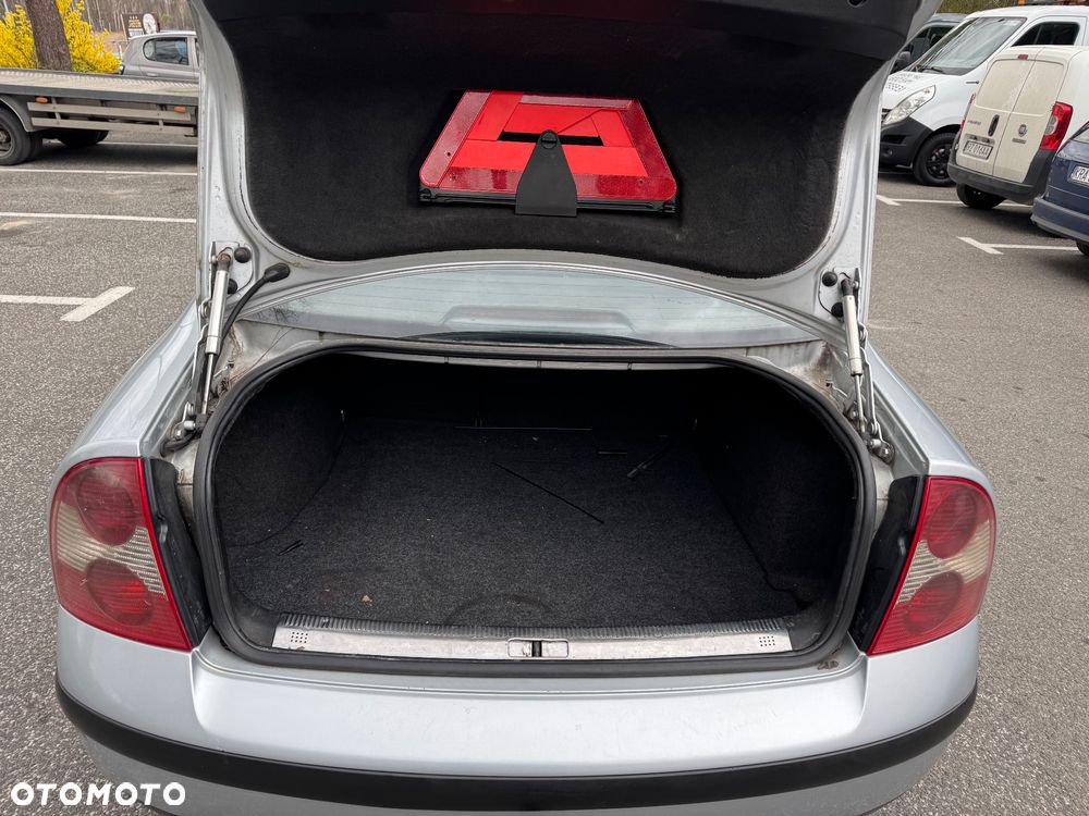 Volkswagen Passat 1.9 TDI Comfortline - 10