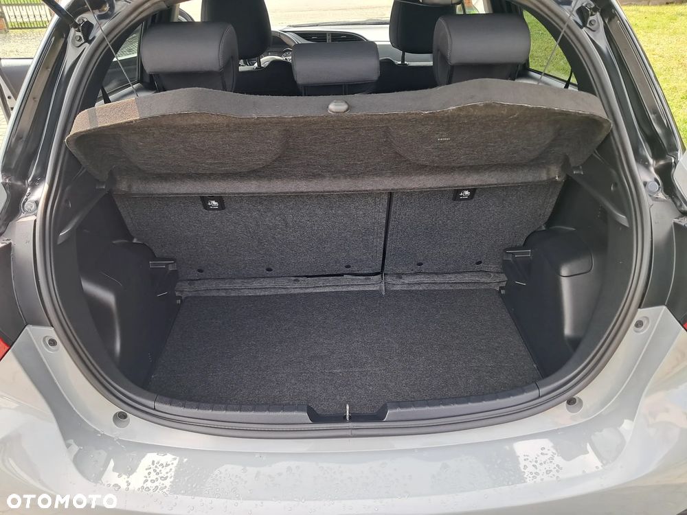 Toyota Yaris Hybrid 100 Selection Passion - 8