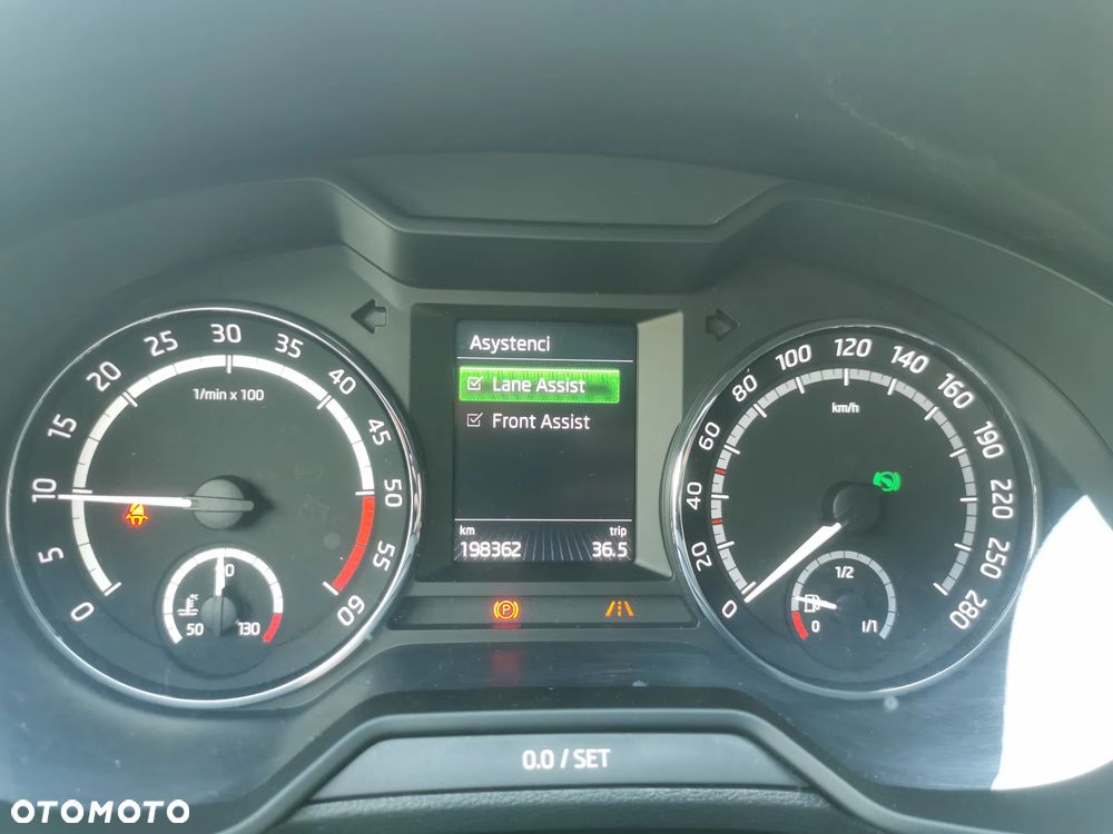 Skoda Octavia 2.0 TDI DSG RS - 24