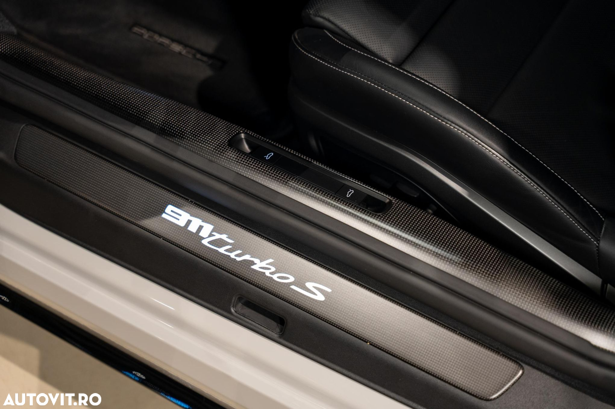 Porsche 911-TURBO-S - 28