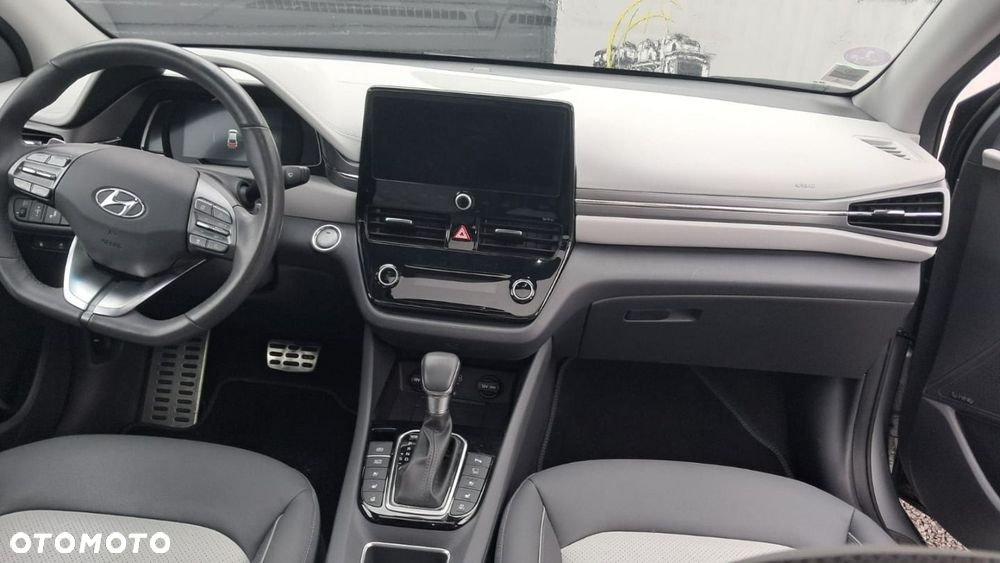 Hyundai IONIQ - 27