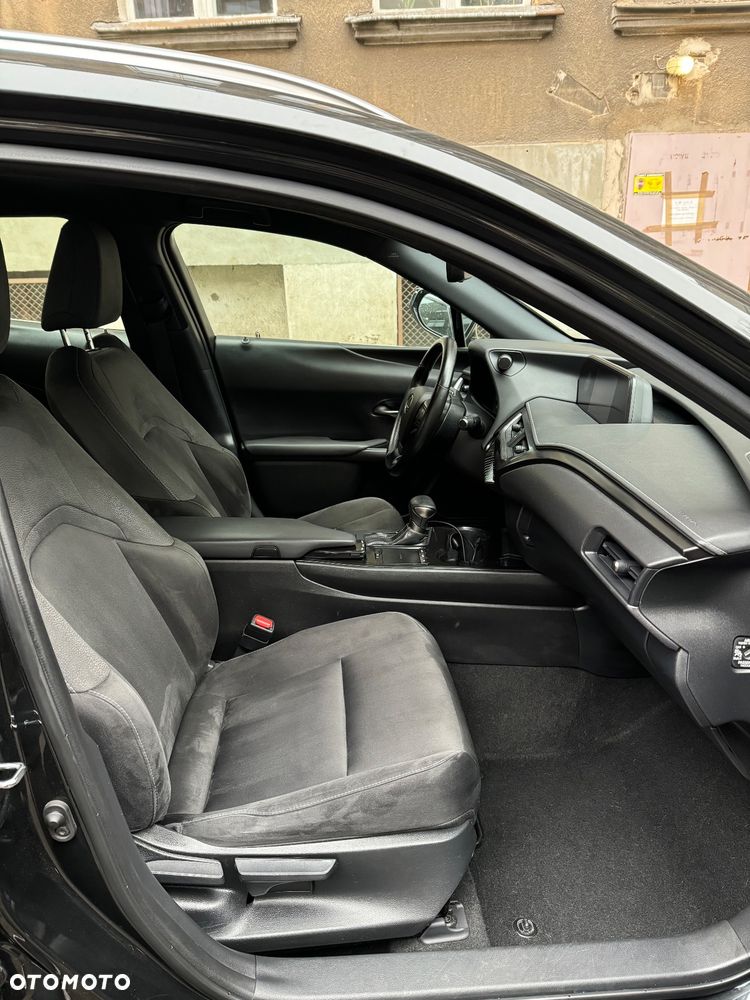 Lexus UX 250h Business Edition - 12