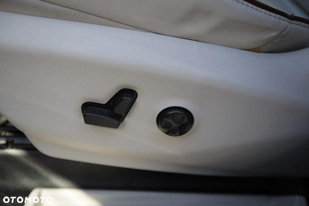 Chrysler Pacifica - 27