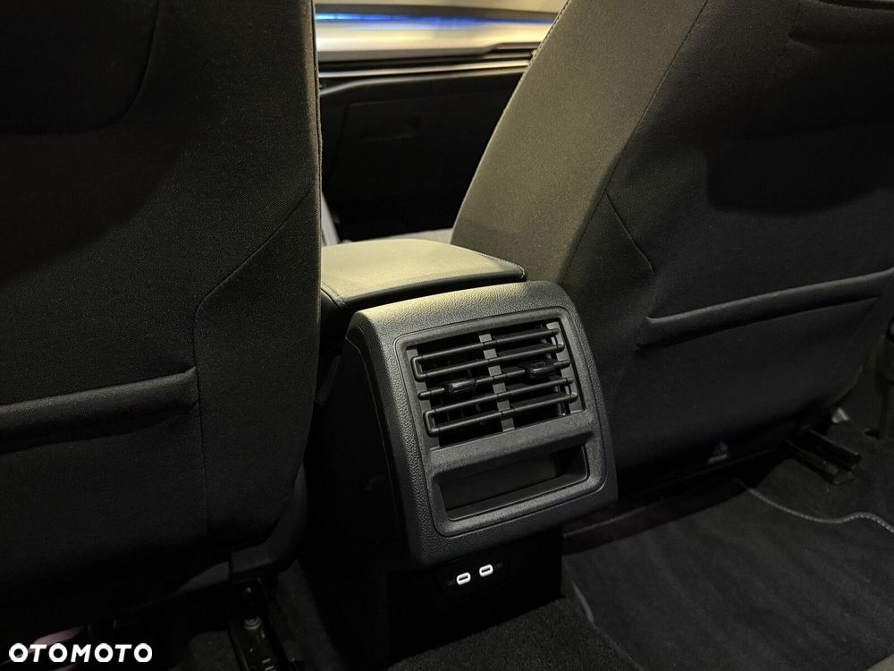 Volkswagen Golf - 29