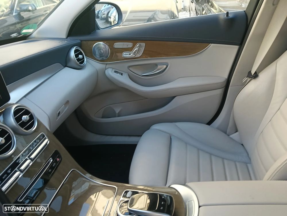 Mercedes-Benz C 300 h Exclusive - 27