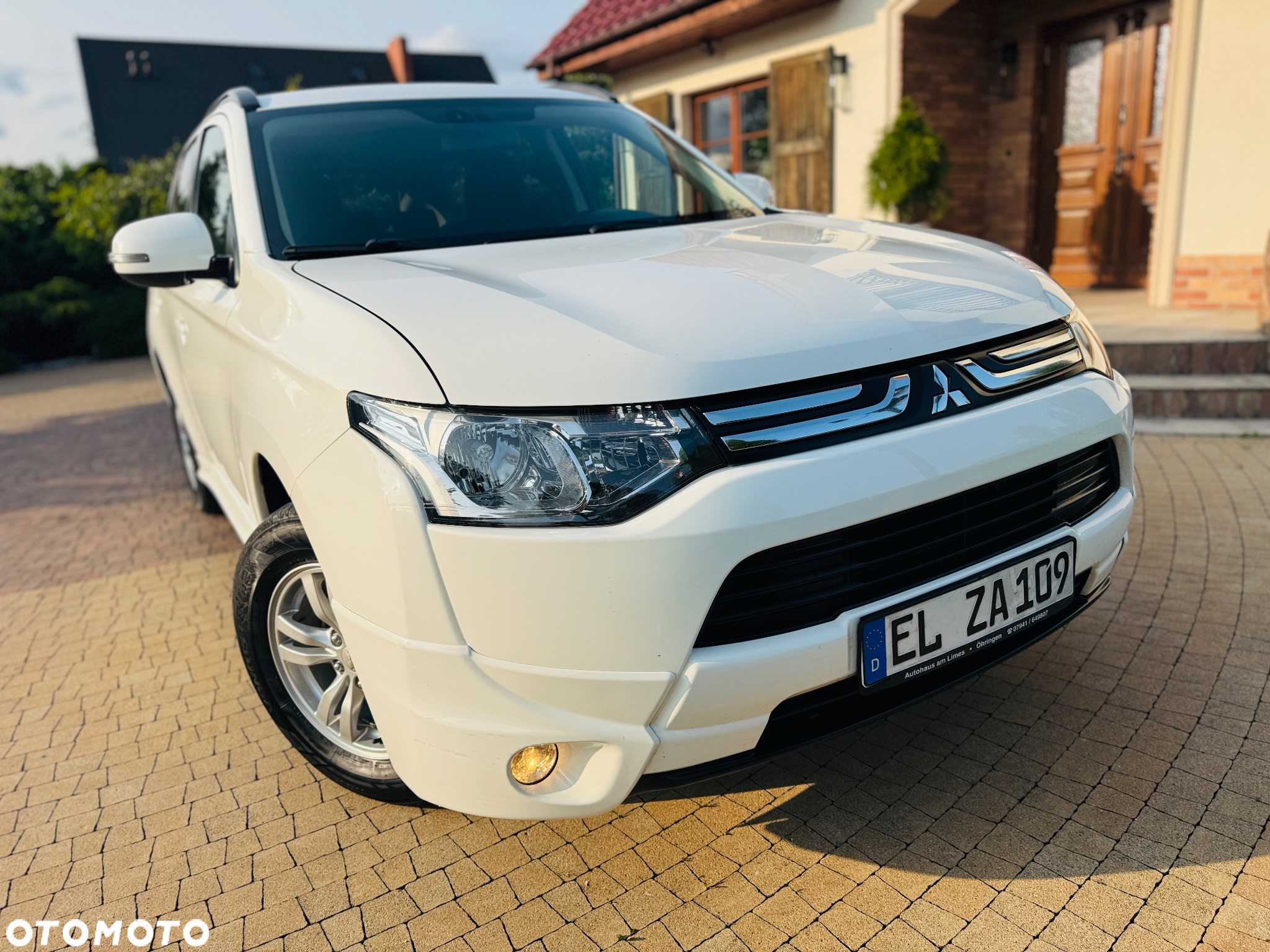 Mitsubishi Outlander 2.0 Intense + Navi 4WD CVT - 28