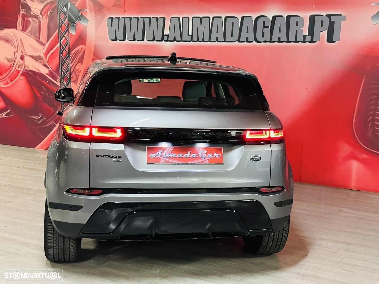 Land Rover Range Rover Evoque 1.5 P300e AWD R-Dynamic Auto - 4