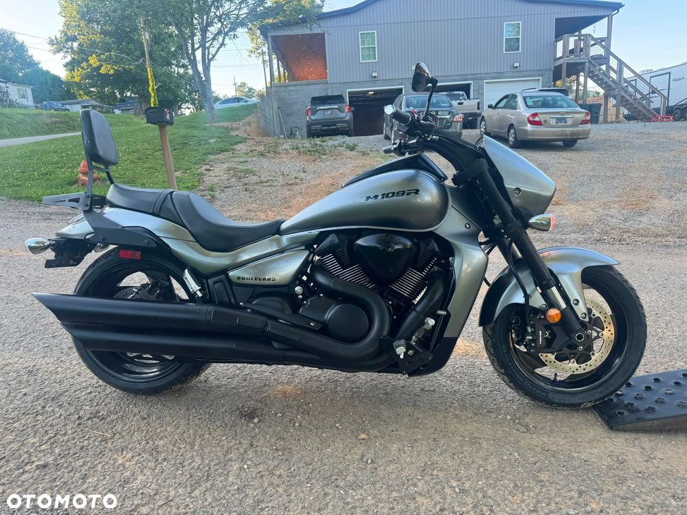Suzuki Intruder - 2
