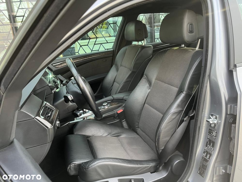 BMW Seria 5 540i - 18