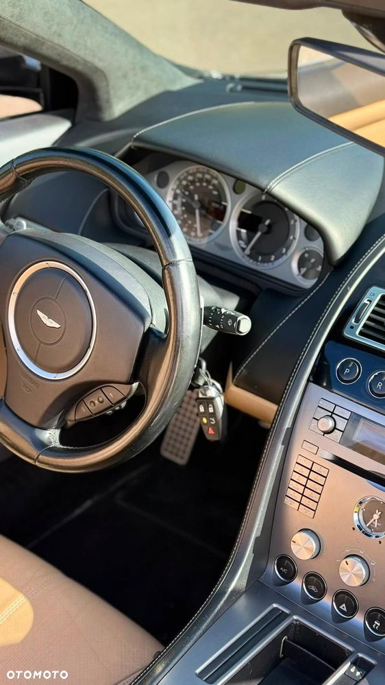 Aston Martin DB9 - 16
