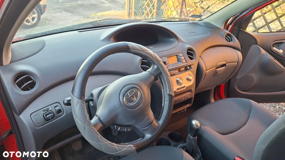 Toyota Yaris 1.0 Base - 15
