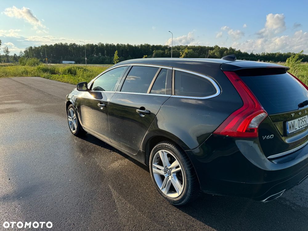 Volvo V60 D6 AWD Plug-in Hybrid Summum - 3
