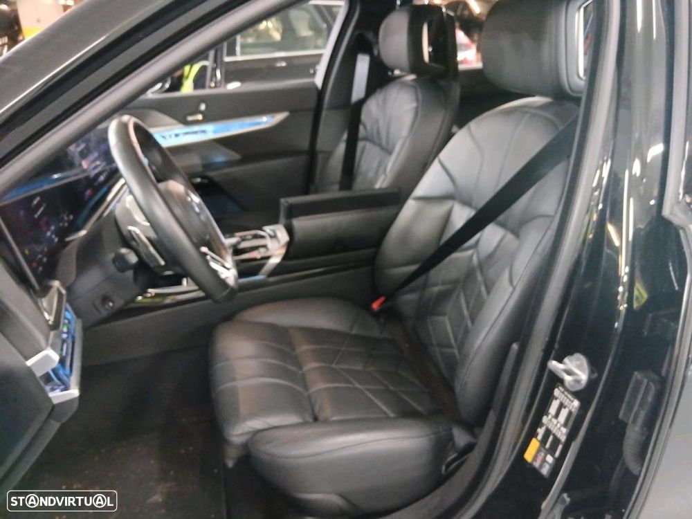 BMW i7 xDrive60 - 7