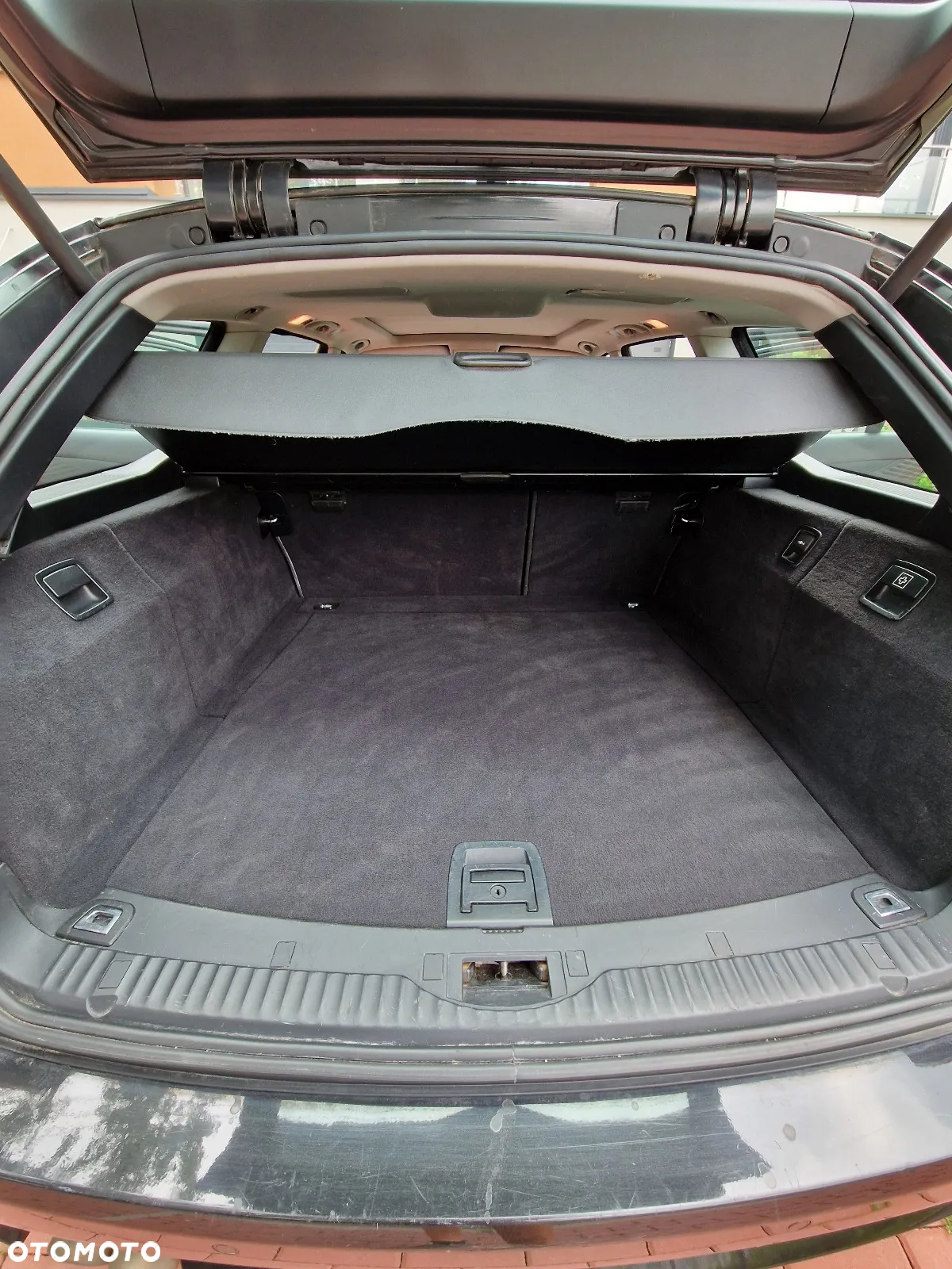 BMW Seria 5 545i - 23