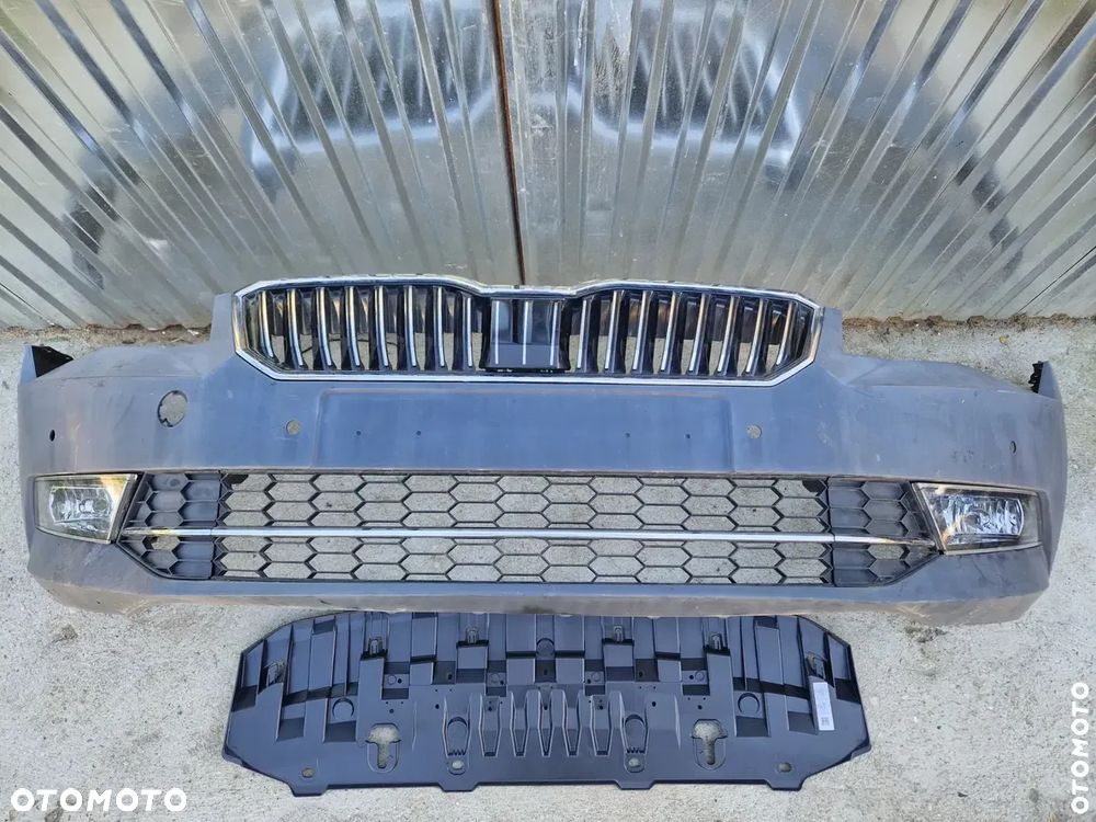 Skoda Superb 3 3V0 Zderzak przód przedni 4PDC NOWY