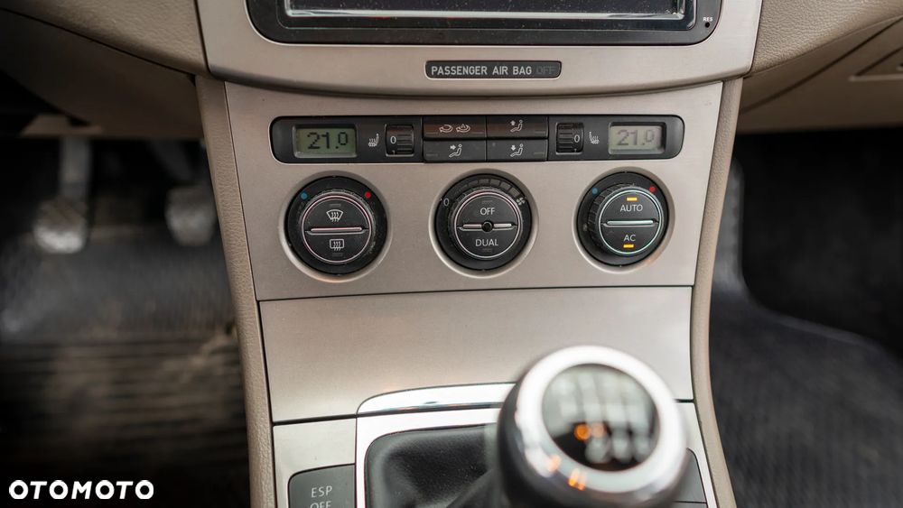 Volkswagen Passat Variant 1.8 TSI Comfortline - 21