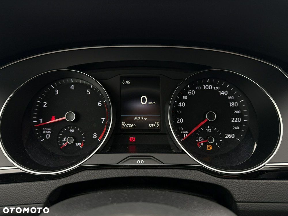 Volkswagen Passat - 11