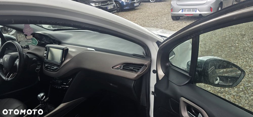 Peugeot 2008 e-HDi FAP 115 STOP & START Allure - 29