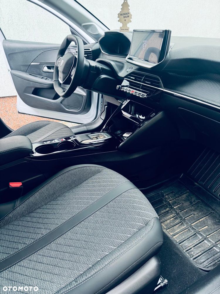 Peugeot 208 - 11