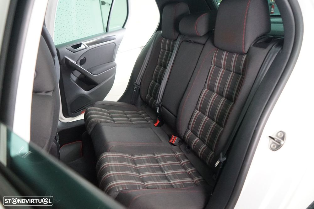 VW Golf 2.0 TSi GTI - 44