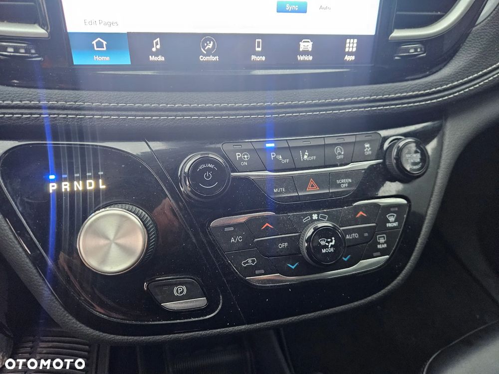 Chrysler Pacifica - 10