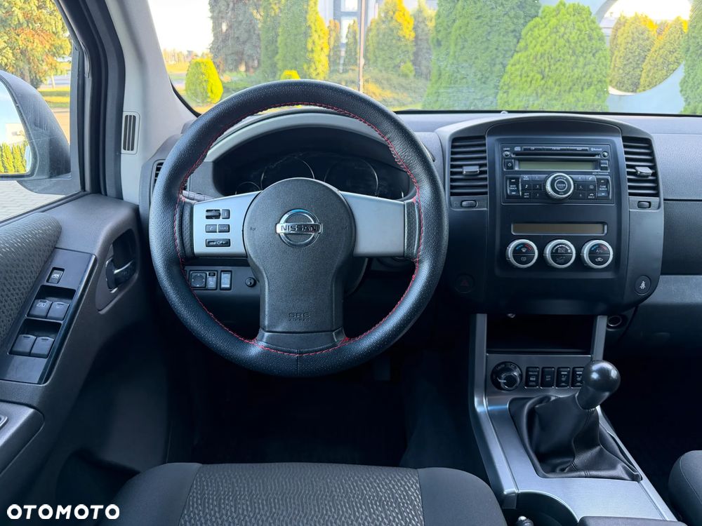 Nissan Pathfinder 2.5 D SE - 16