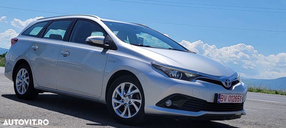 Toyota Auris 1.8 L VVT-i HSD Luna - 3