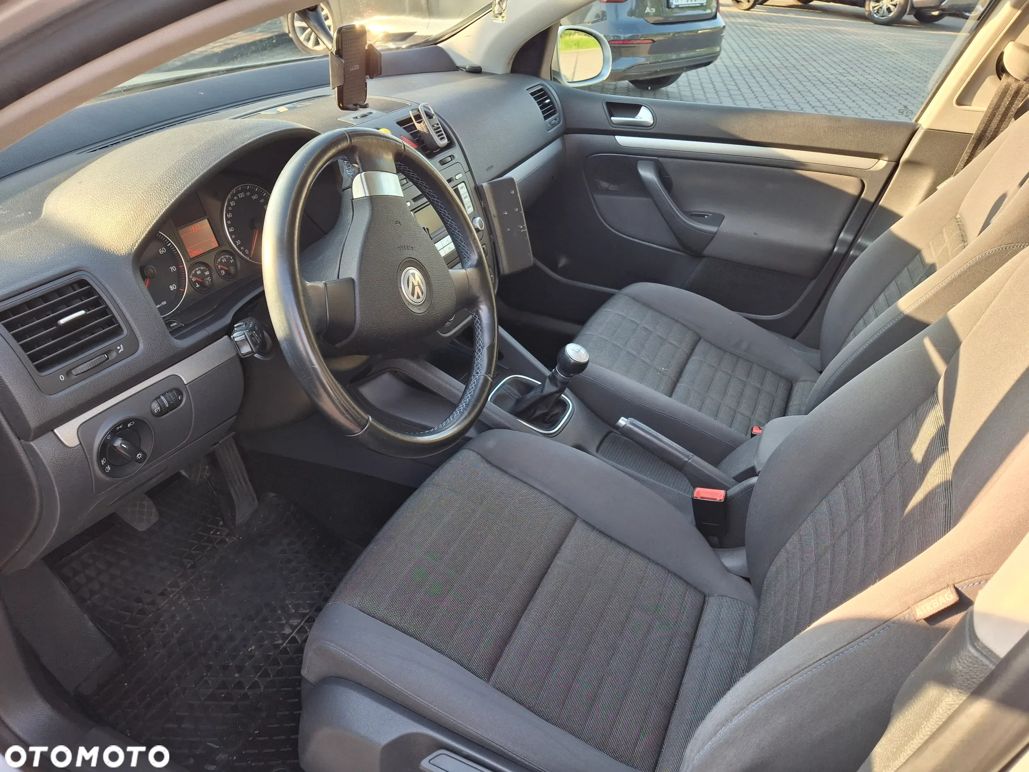 Volkswagen Golf - 6