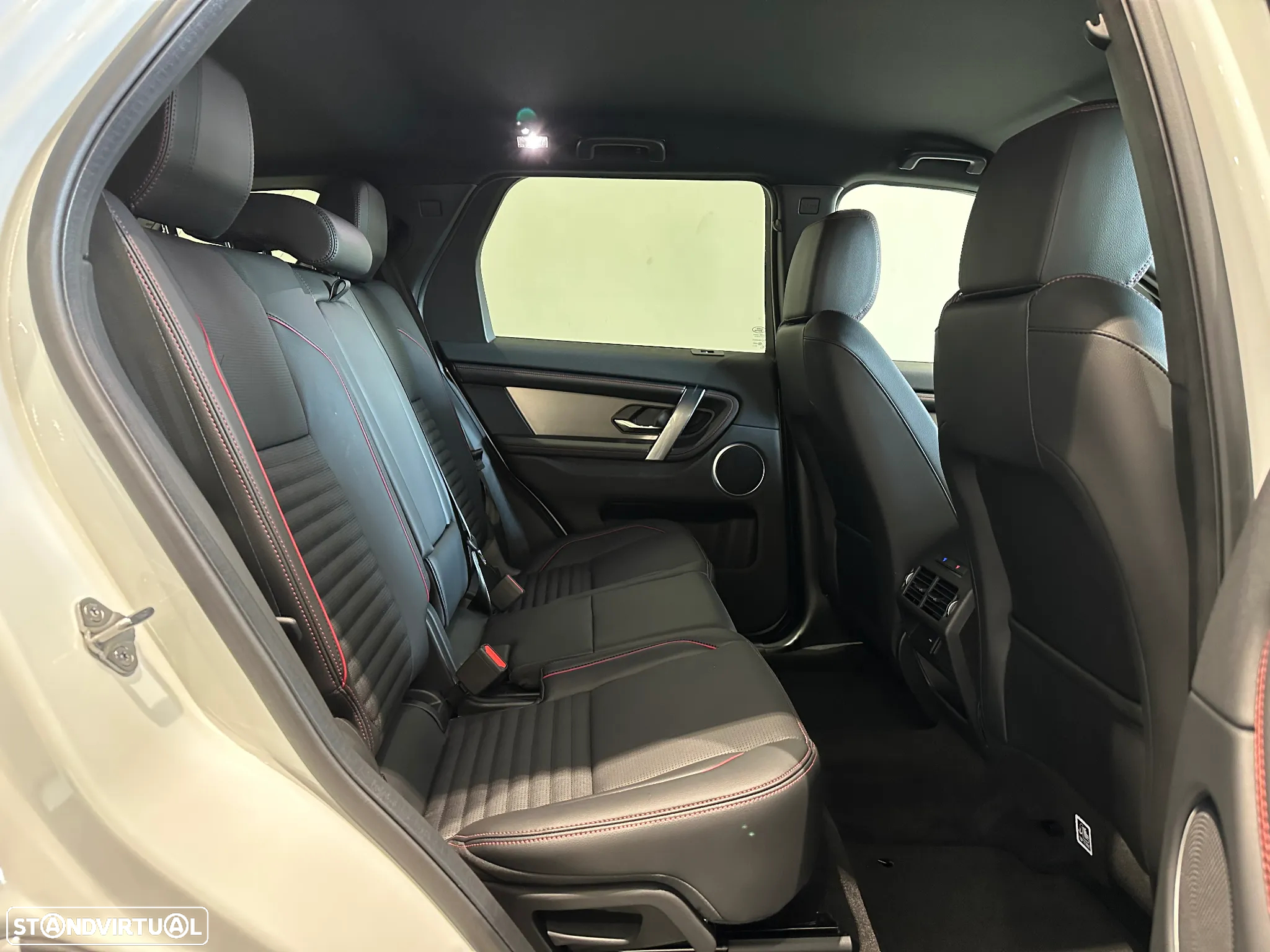 Land Rover Discovery Sport 2.0 D165 R-Dynamic S - 9