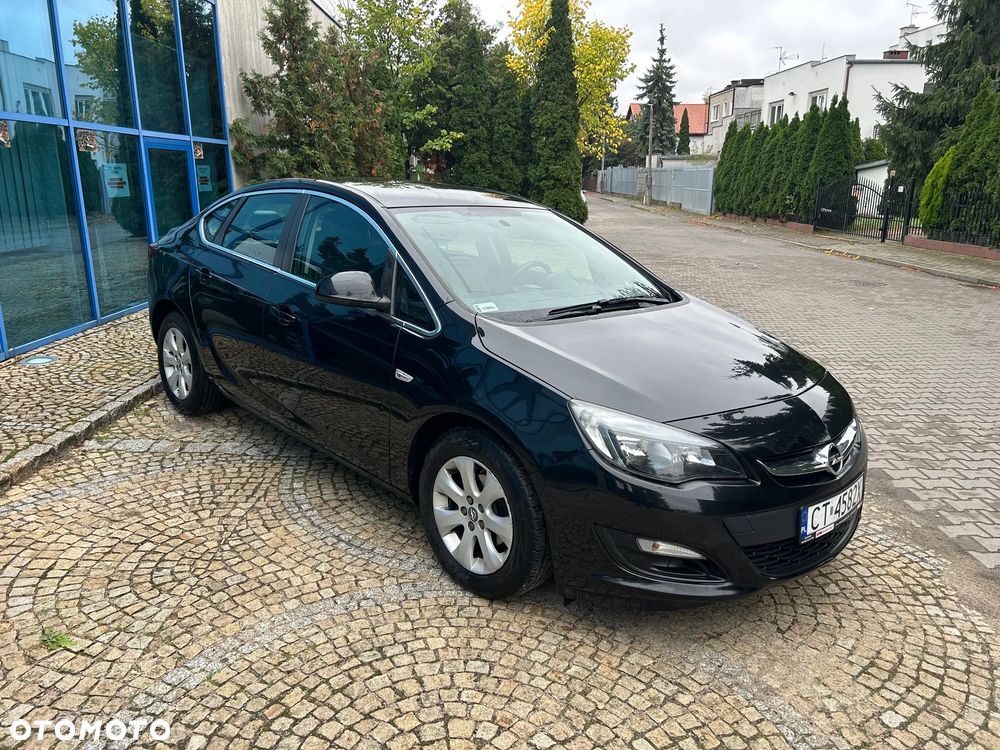 Opel Astra 1.4 T Business EU6 - 4