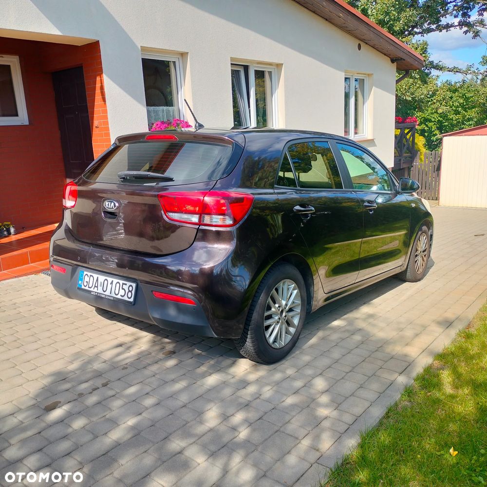 Kia Rio 1.2 L - 4