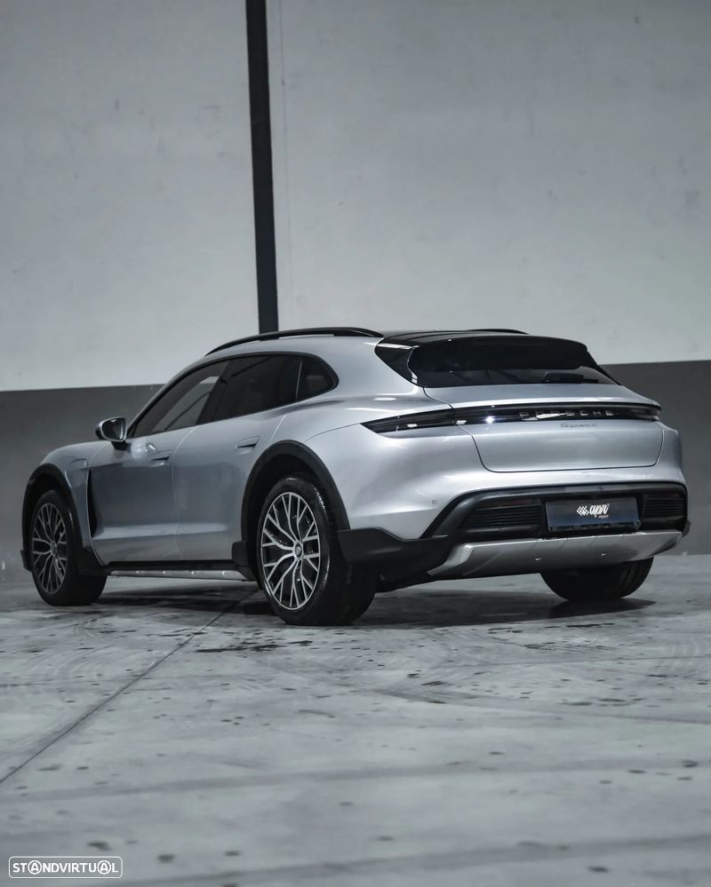 Porsche Taycan Cross Turismo 4 - 12