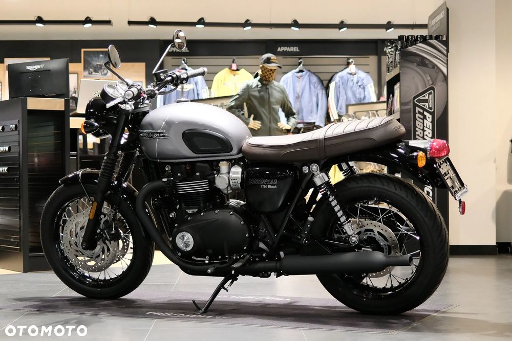 Triumph Bonneville - 4
