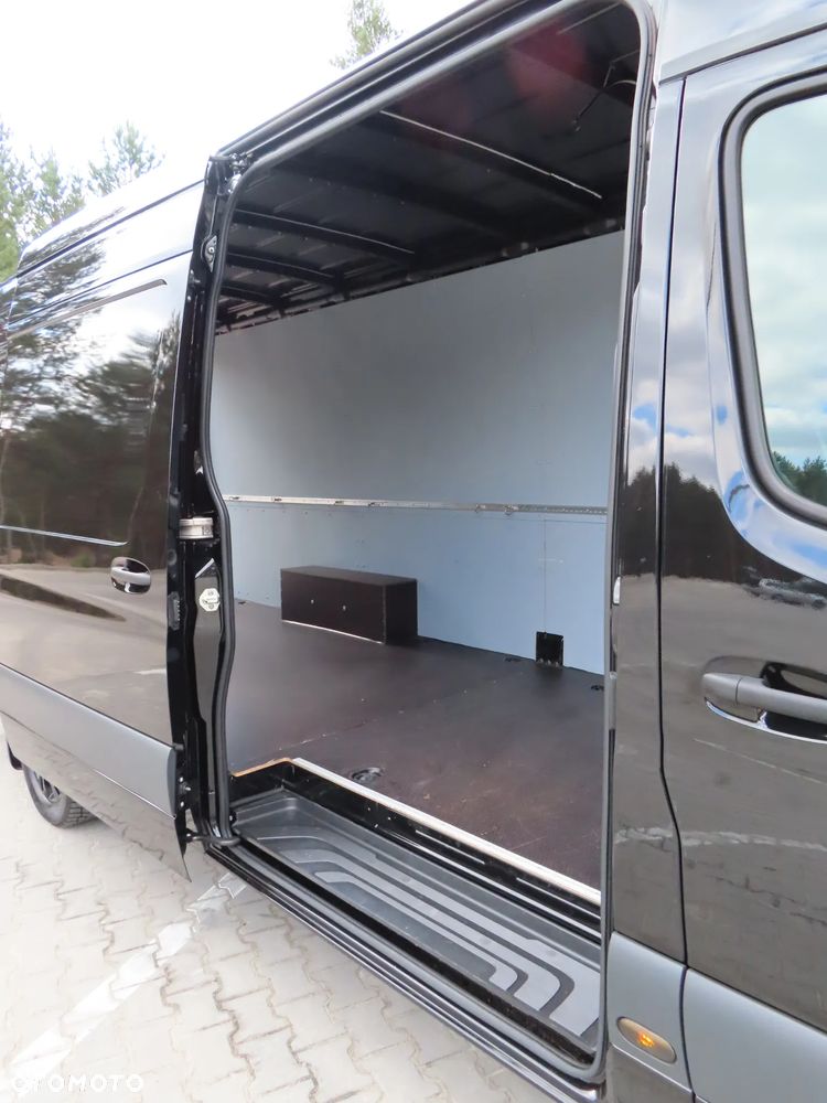 Mercedes-Benz Sprinter 319 CDI 190 KM 9G-Tronic Automat Model 907 AMG Panamericana GT AMG Furgon Blaszak Ekstra Długi LONG MAXI + 4800 mm Zawieszenie Tylne Pneumatyczne Adaptacyjne WZMACNIANY Rozstaw Osi 4325 mm Ładowność 941 Kg HAK 2800 Kg FULL Opcja Wyposażenia Stan Auta Nowy Jak Z Salonu OKAZJA DOSTEPNY I GOTOWY - 25