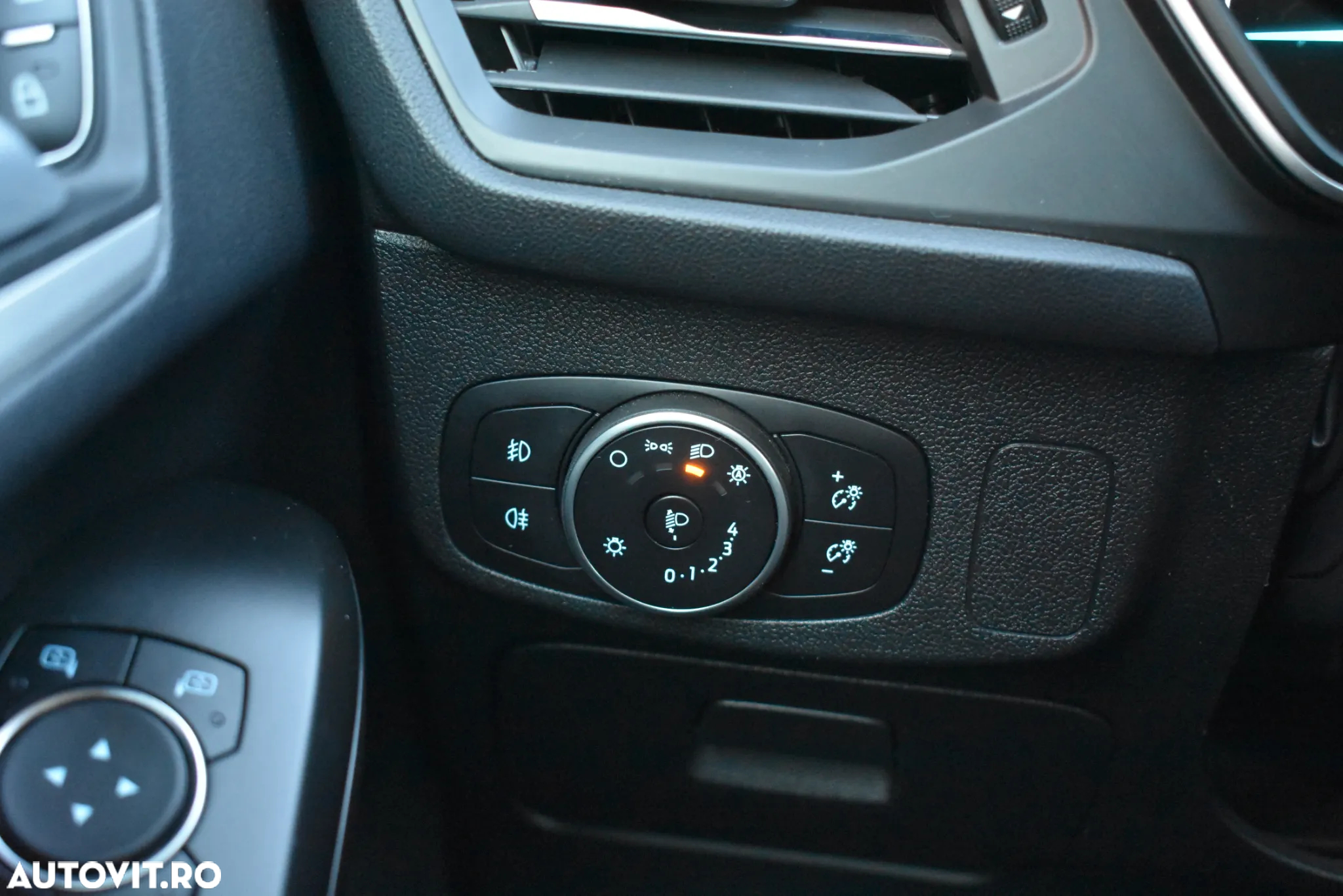 Ford Focus 1.5 EcoBlue Start-Stopp-System TITANIUM - 13