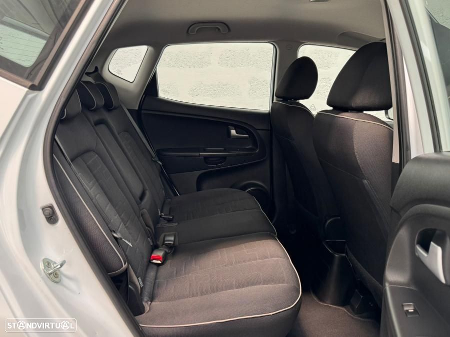 Kia Venga 1.4 CRDi ISG More - 28