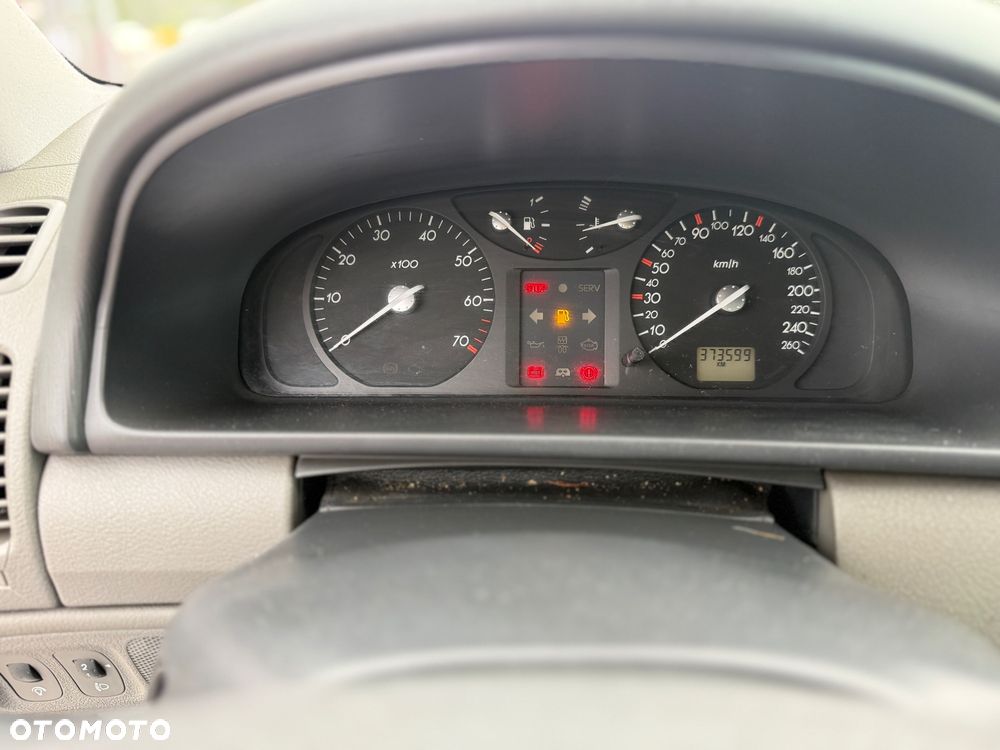 Renault Laguna 1.8 RXE Millenium - 24