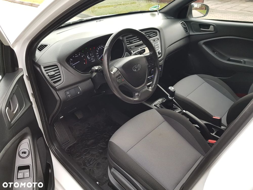 Hyundai i20 blue 1.2 Trend - 18