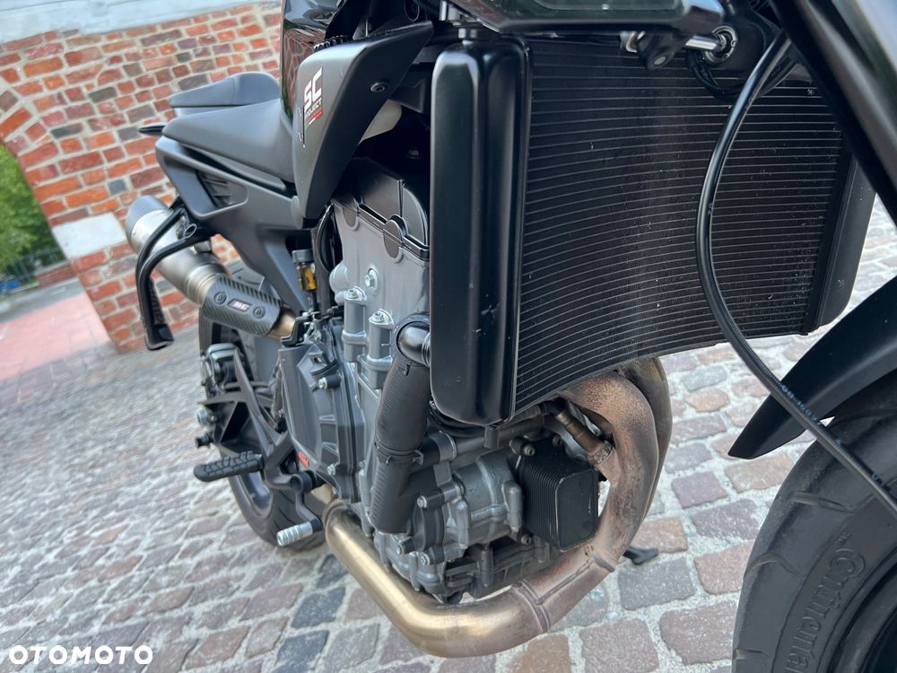 KTM DUKE 890 - 23