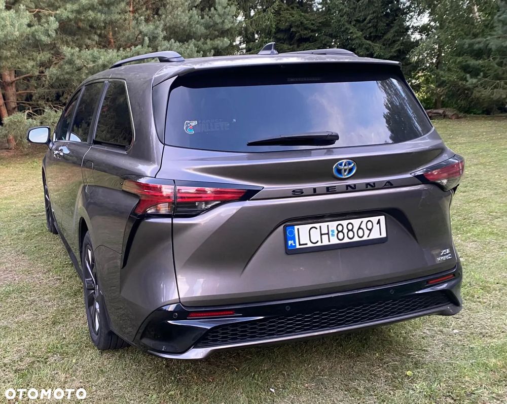 Toyota Sienna - 4