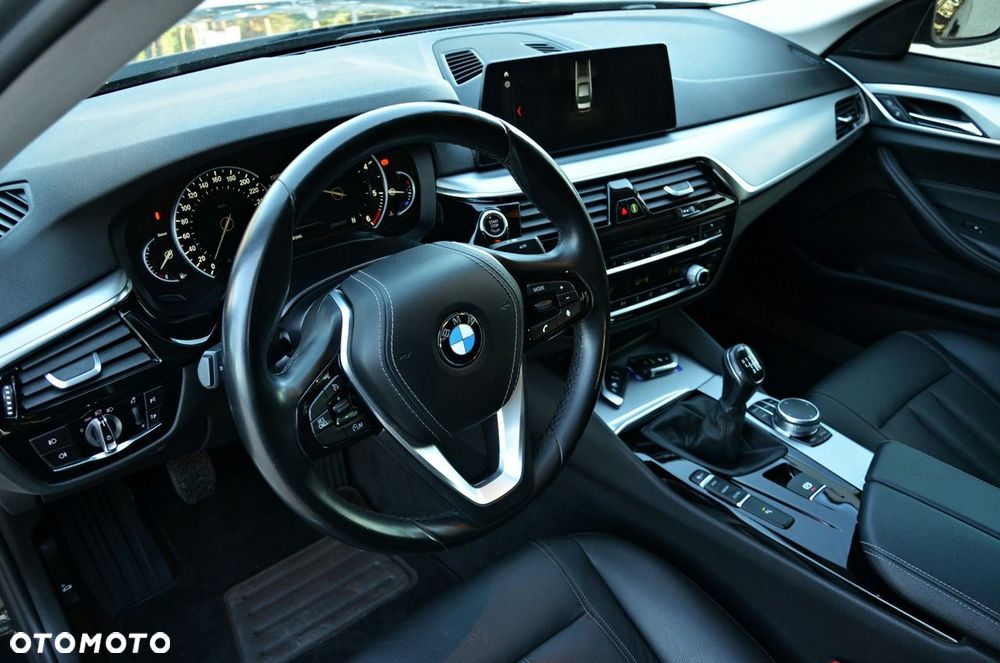BMW Seria 5 520d Sport Line - 30