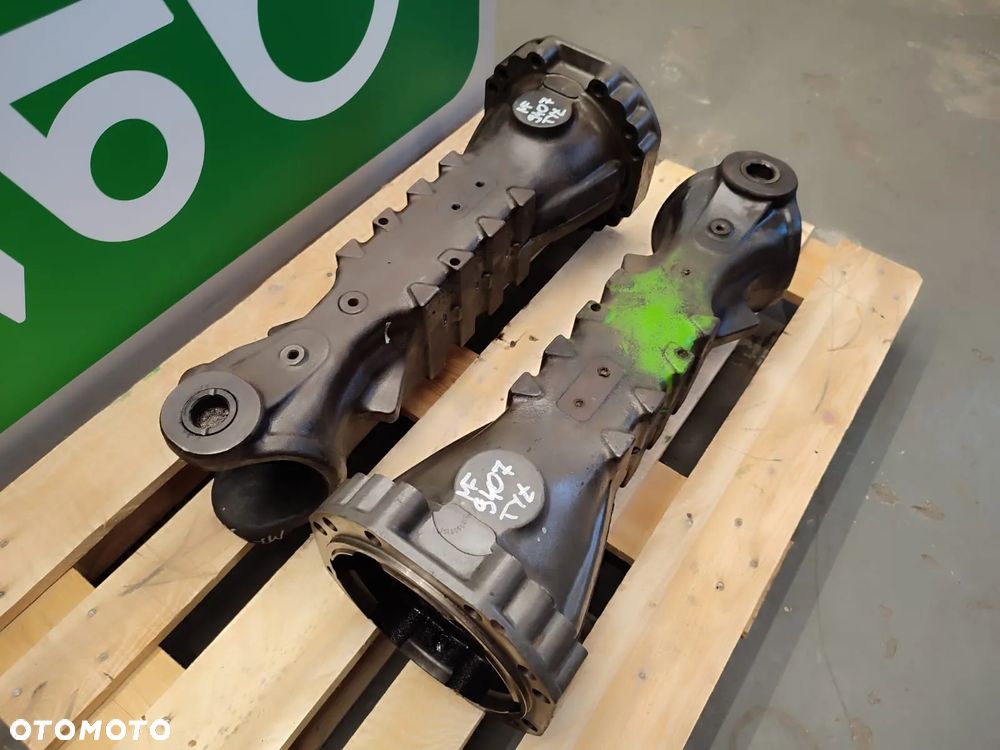 Obudowa osi napędowej 21206001689 130418 Massey Ferguson 9407 - 8