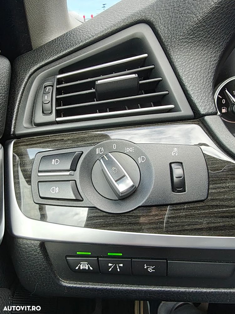 BMW Seria 5 525d xDrive AT - 29