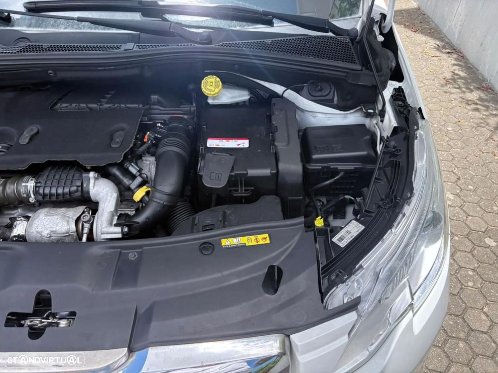 Peugeot 2008 1.6 e-HDi Allure - 19