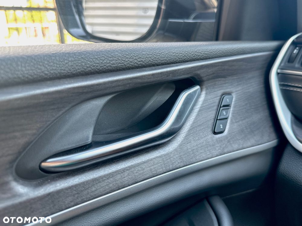 Jeep Grand Cherokee - 32