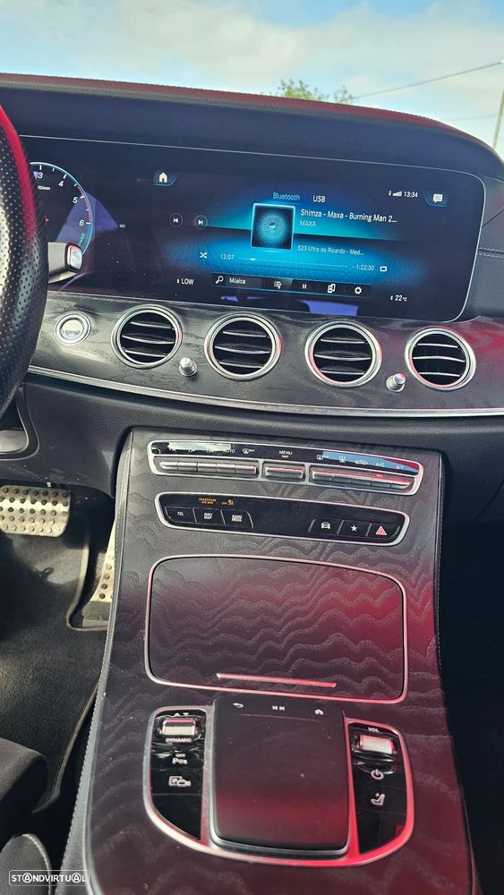 Mercedes-Benz E 300 de 4Matic 9G-TRONIC AMG Line - 12