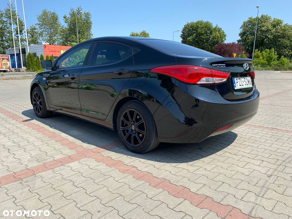 Hyundai Elantra 1.6 Classic + - 14